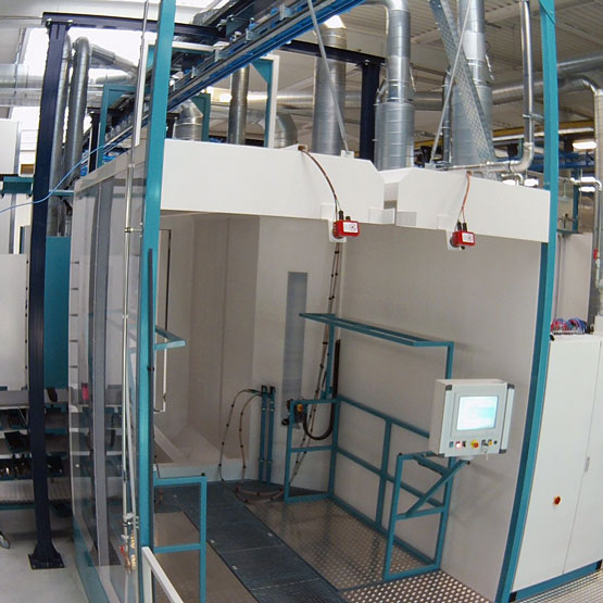 La verniciatura a polvere dei prodotti in alluminio direttamente nella sede di Weissenburg consente di ridurre notevolmente i tempi di consegna. Gli elevati tassi di cambio di produzione consentono inoltre di ottenere lotti di dimensioni ridotte.